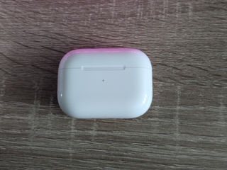 Vând Airpods pro wireless charging case foto 4