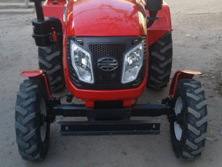 Vînd tractor Aproximativ NOU! foto 2