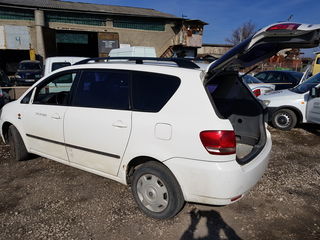 Разборка Toyota Avensis Verso 2.0D D-4D foto 4