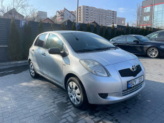 Toyota Yaris foto 2