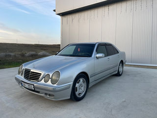 Mercedes E-Class foto 2