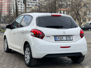 Peugeot 208 foto 4