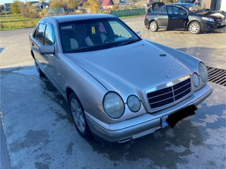 Mercedes E-Class foto 2