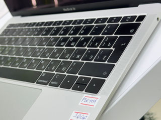 Macbook air 2018 stare ideala ! Tastatura limba rusa foto 5