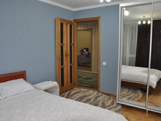 Centru, apartament cu 4 odai, euroreparatie -  75000 euro foto 2
