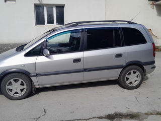 Opel Zafira foto 2