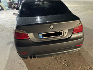 BMW 5 Series foto 2