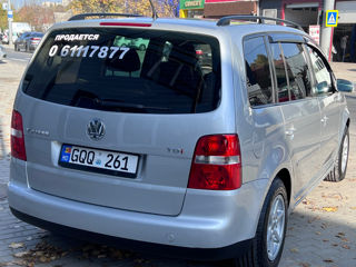 Volkswagen Touran foto 2