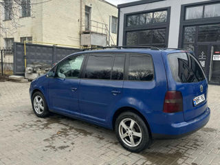 Volkswagen Touran foto 4