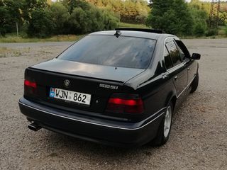 BMW 5 Series foto 1