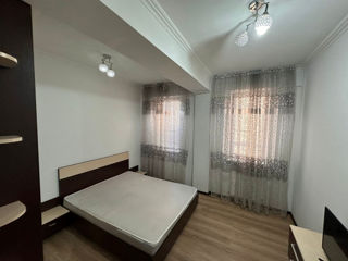 Apartament cu 2 camere, 90 m², Centru, Chișinău foto 2