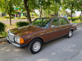 Mercedes Series (W123) foto 2