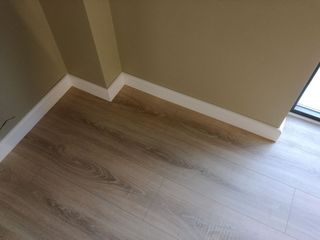 Montare calitativa a plintelor din MDF!!!Договорная Instalam laminat si plinte de orce tip ... foto 4