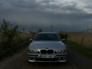 BMW 5 Series foto 1