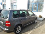 Volkswagen Touran foto 1