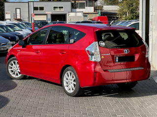 Toyota Prius v foto 5