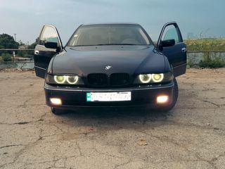 BMW 5 Series foto 1