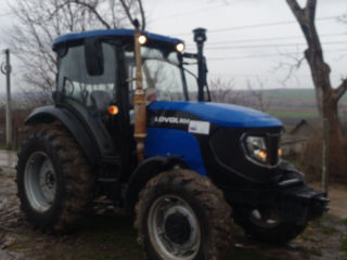 Vînd tractor. foto 1