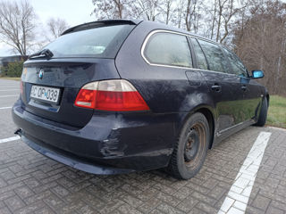 BMW 5 Series Touring foto 2