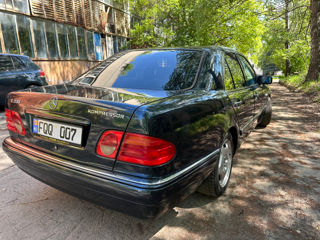 Mercedes E-Class фото 9