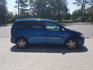 Volkswagen Touran foto 2