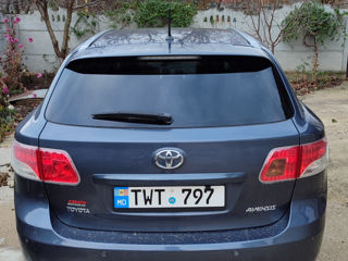 Toyota Avensis foto 2