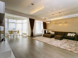 Apartament cu 3 camere, 125 m², Centru, Chișinău