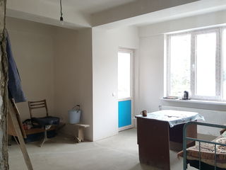 Apartament cu 2 odai la etajul I in casa noua construita cu III nivele foto 3