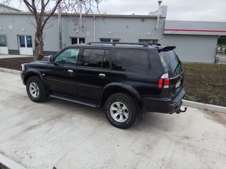 Mitsubishi Pajero Sport foto 2