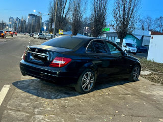 Mercedes C-Class foto 2