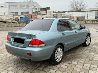 Mitsubishi Lancer foto 5