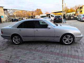 Mercedes E-Class foto 8