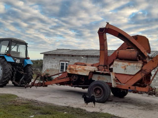 Se vinde combina de porumb Henson 9 împreună cu tractor Belarus 1221 foto 2