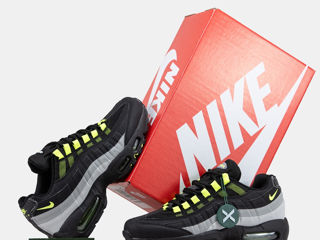 Nike Air Max 95 Black/Neon foto 4