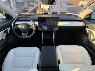 Tesla Model 3 foto 9