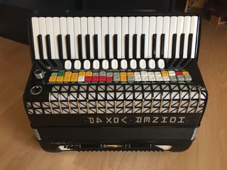 Аккордеон Hohner Vox 4P. Acordeon. foto 1