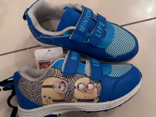 Adidasi Minion (noi), marime 31