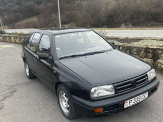 Volkswagen Vento foto 3