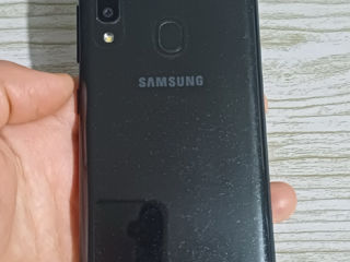 Samsung A20e foto 2