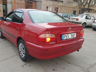 Toyota Avensis foto 2