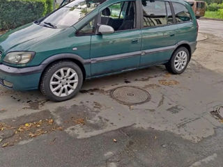 Opel Zafira foto 2