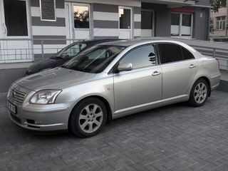 Toyota Avensis foto 1