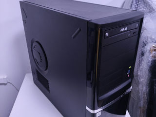 Stabilitate și Viteză: PC Tower cu Intel Core i7 CPU	8192   1 x 128 SSD 	1 x 500 HDD	DVDRW