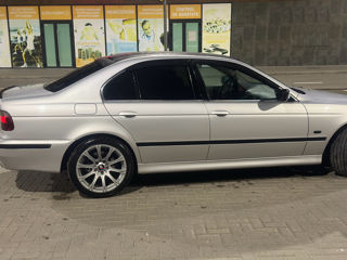 BMW 5 Series foto 4