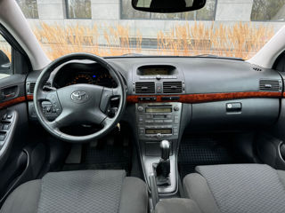 Toyota Avensis foto 5