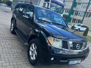 Nissan Pathfinder foto 2