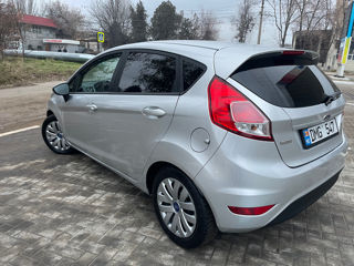 Ford Fiesta foto 8