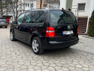 Volkswagen Touran foto 7