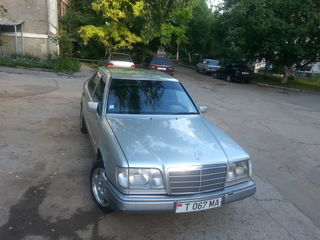 Mercedes Series (W124) foto 1