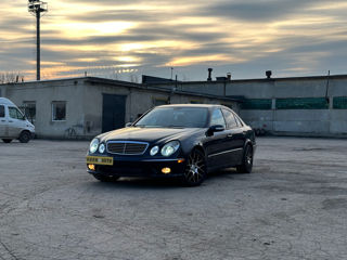 Mercedes E-Class foto 1